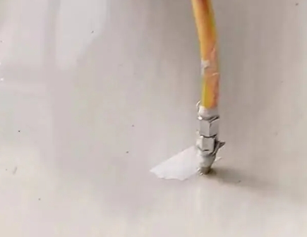 荔浦瓷砖空鼓维修公司专业解答在瓷砖铺贴过程中，如果使用的砂料过粗（如全部使用了粗砂），可能会导致以下问题